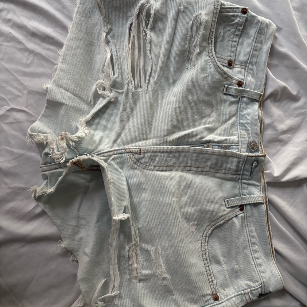 Levi's Classic Light Blue Denim Jeans - Picture 1 of 3